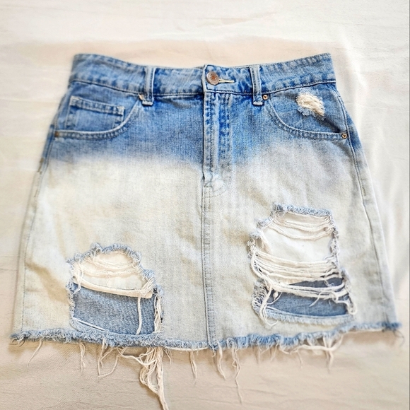 Forever 21 Women's Ombre Distressed Denim Blue White Jeans Mini Skirt, sz 25 - Picture 1 of 9